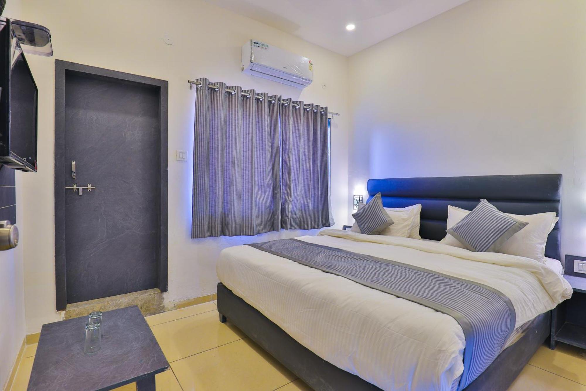 Nova Hotel New Crossroad Rajkot Exterior photo