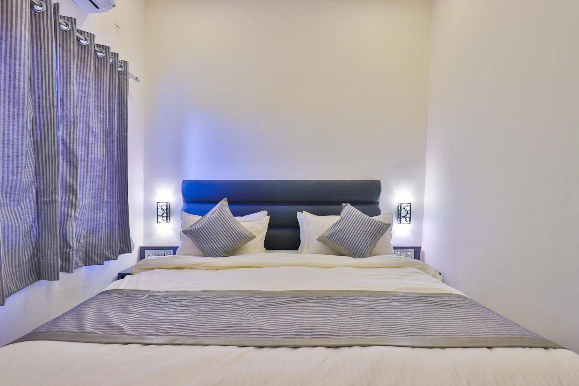 Nova Hotel New Crossroad Rajkot Exterior photo