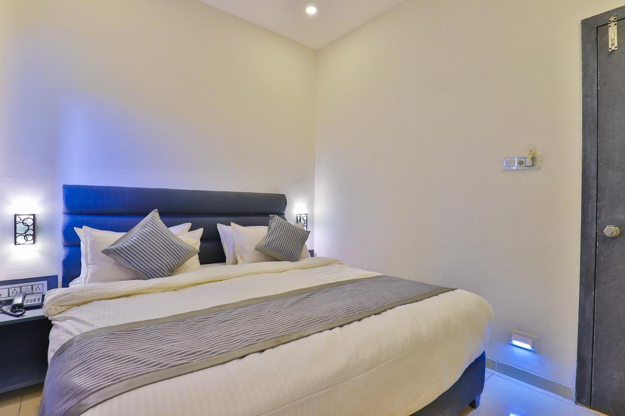 Nova Hotel New Crossroad Rajkot Exterior photo