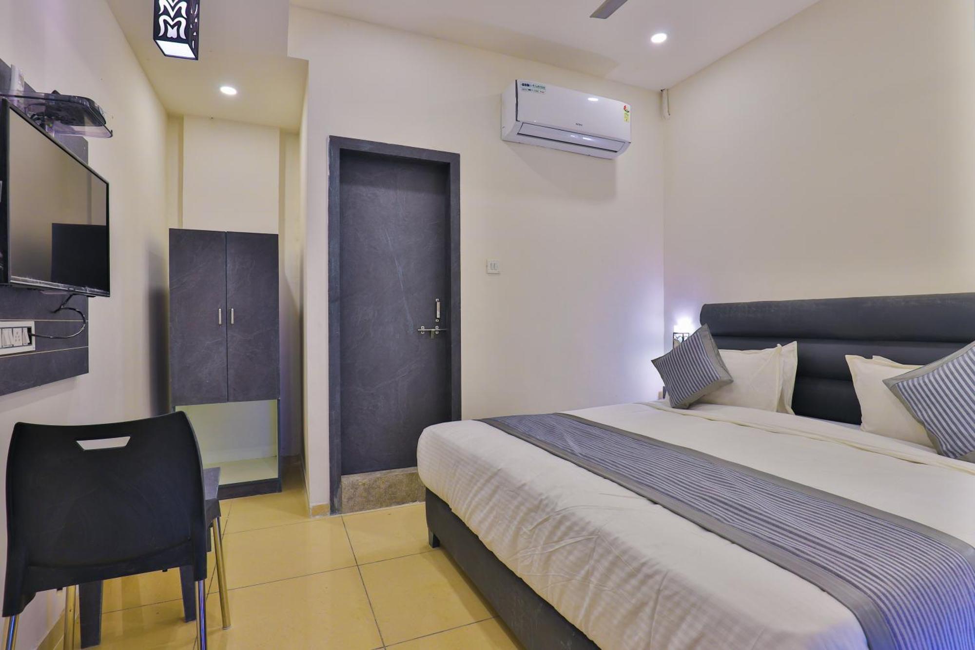 Nova Hotel New Crossroad Rajkot Exterior photo