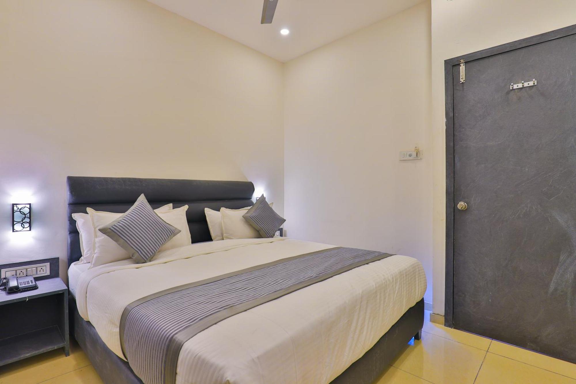 Nova Hotel New Crossroad Rajkot Exterior photo
