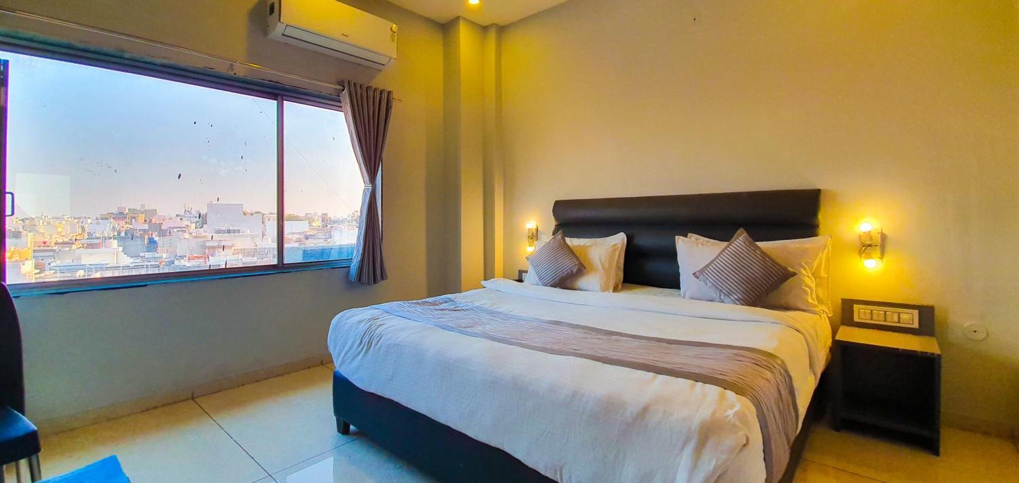 Nova Hotel New Crossroad Rajkot Exterior photo