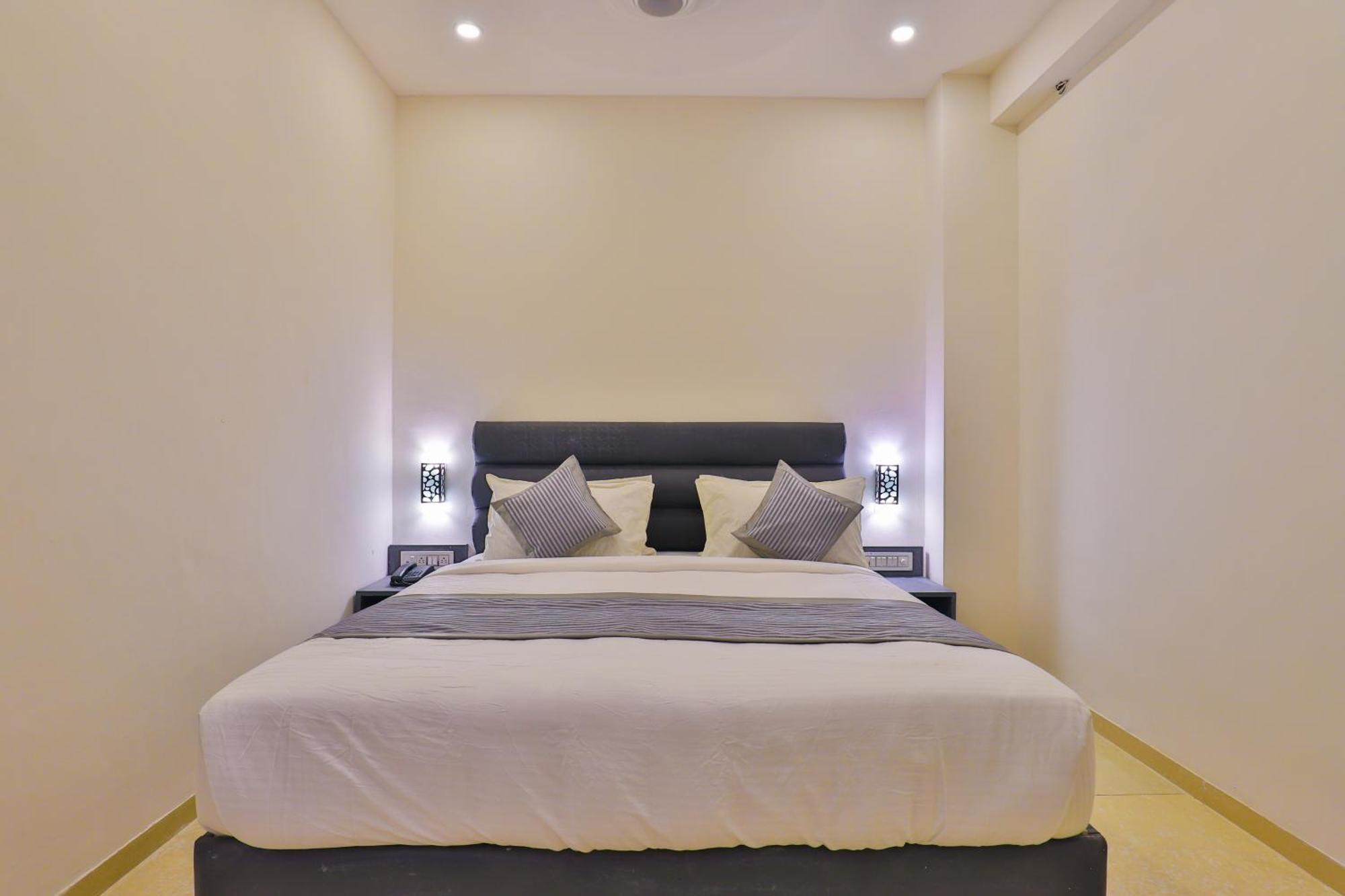 Nova Hotel New Crossroad Rajkot Exterior photo