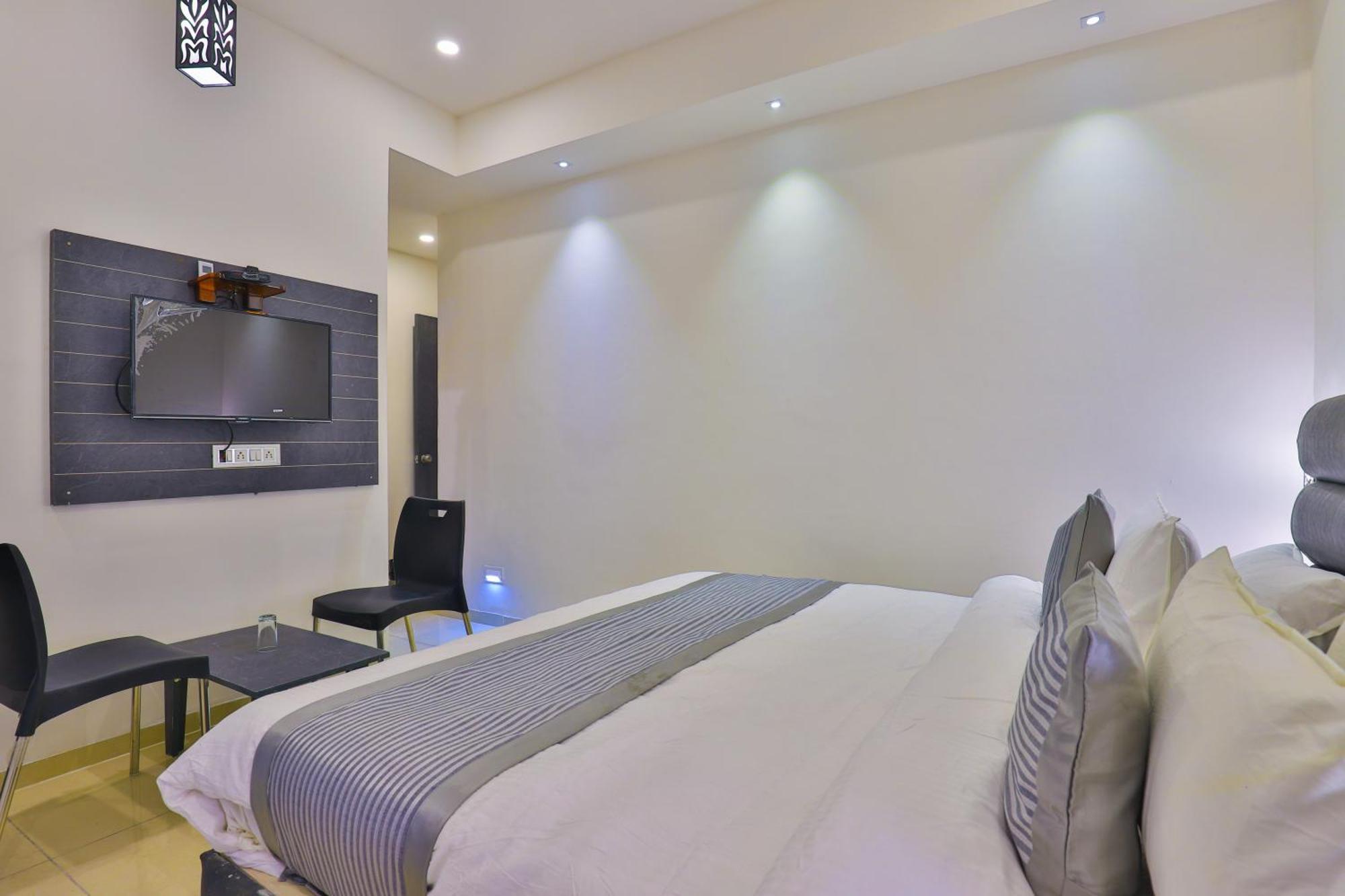 Nova Hotel New Crossroad Rajkot Exterior photo