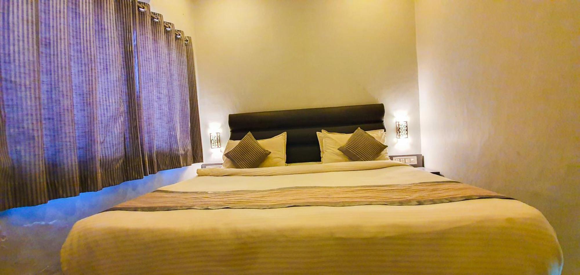 Nova Hotel New Crossroad Rajkot Exterior photo