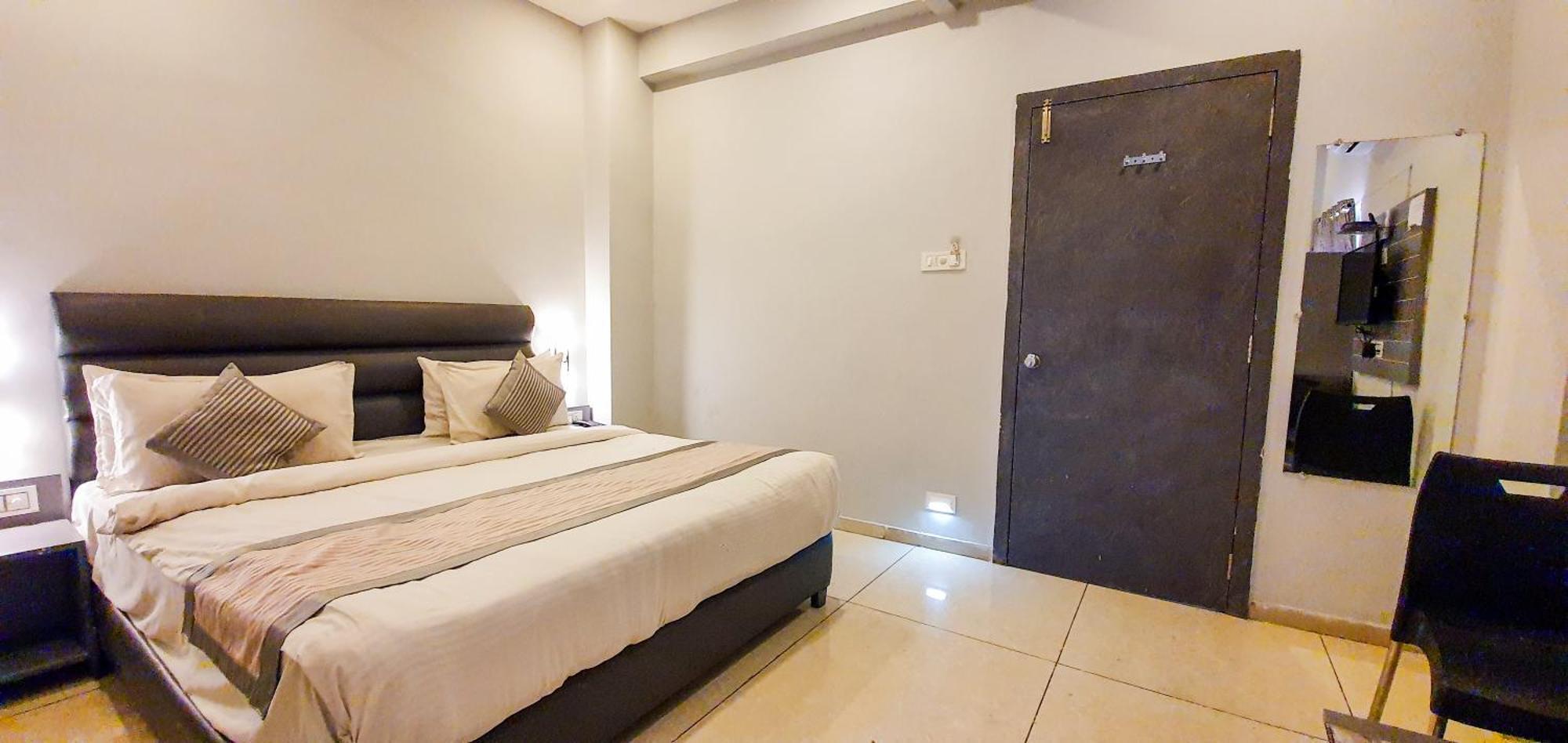 Nova Hotel New Crossroad Rajkot Exterior photo