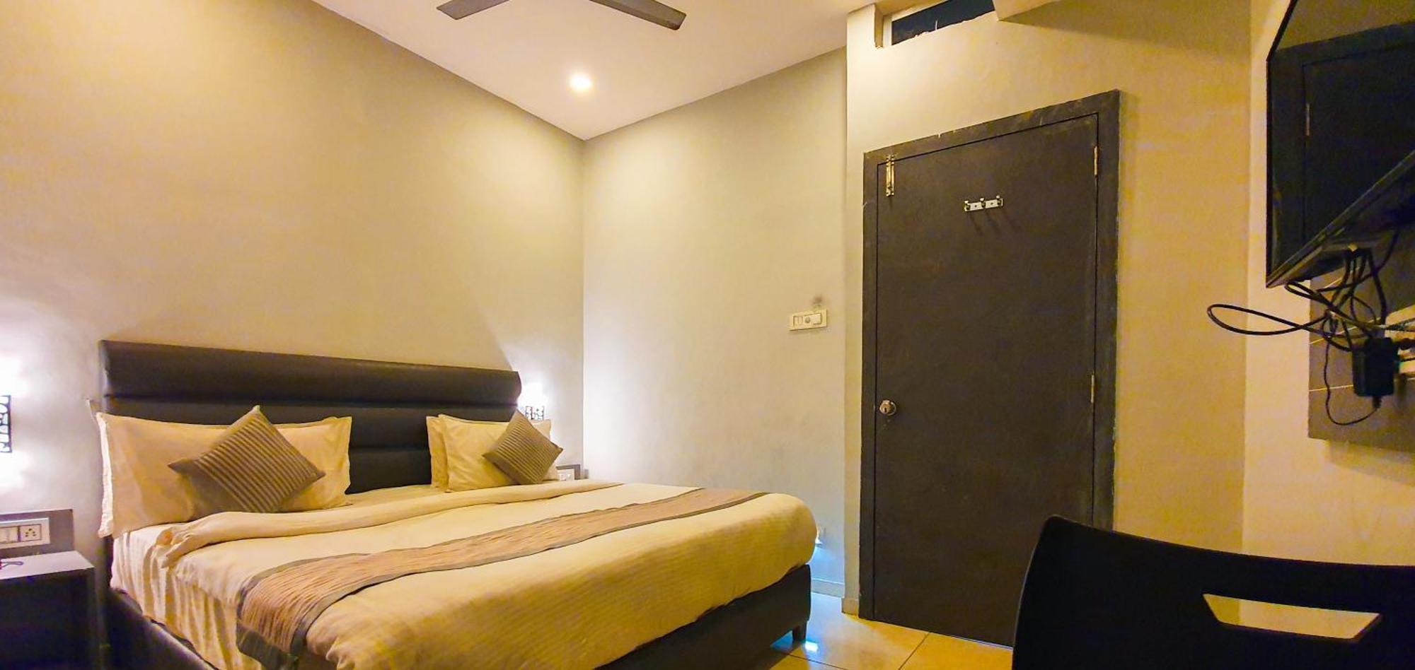 Nova Hotel New Crossroad Rajkot Exterior photo