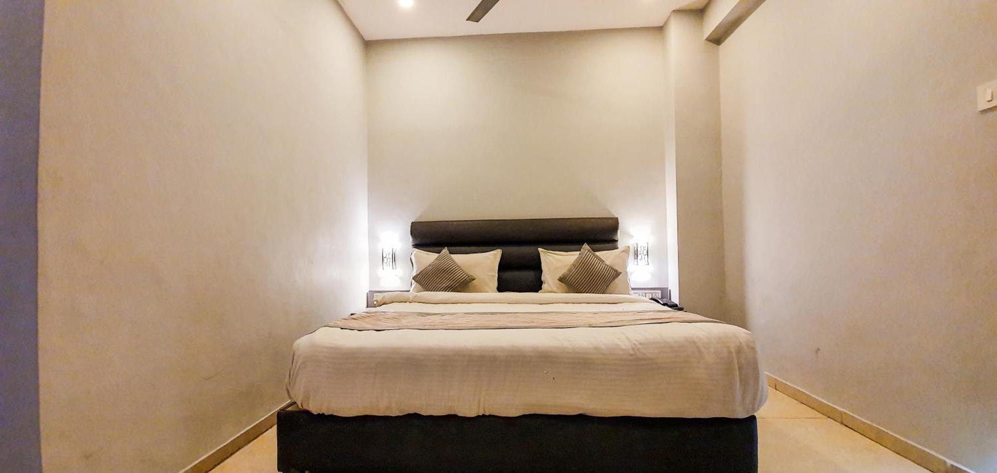 Nova Hotel New Crossroad Rajkot Exterior photo
