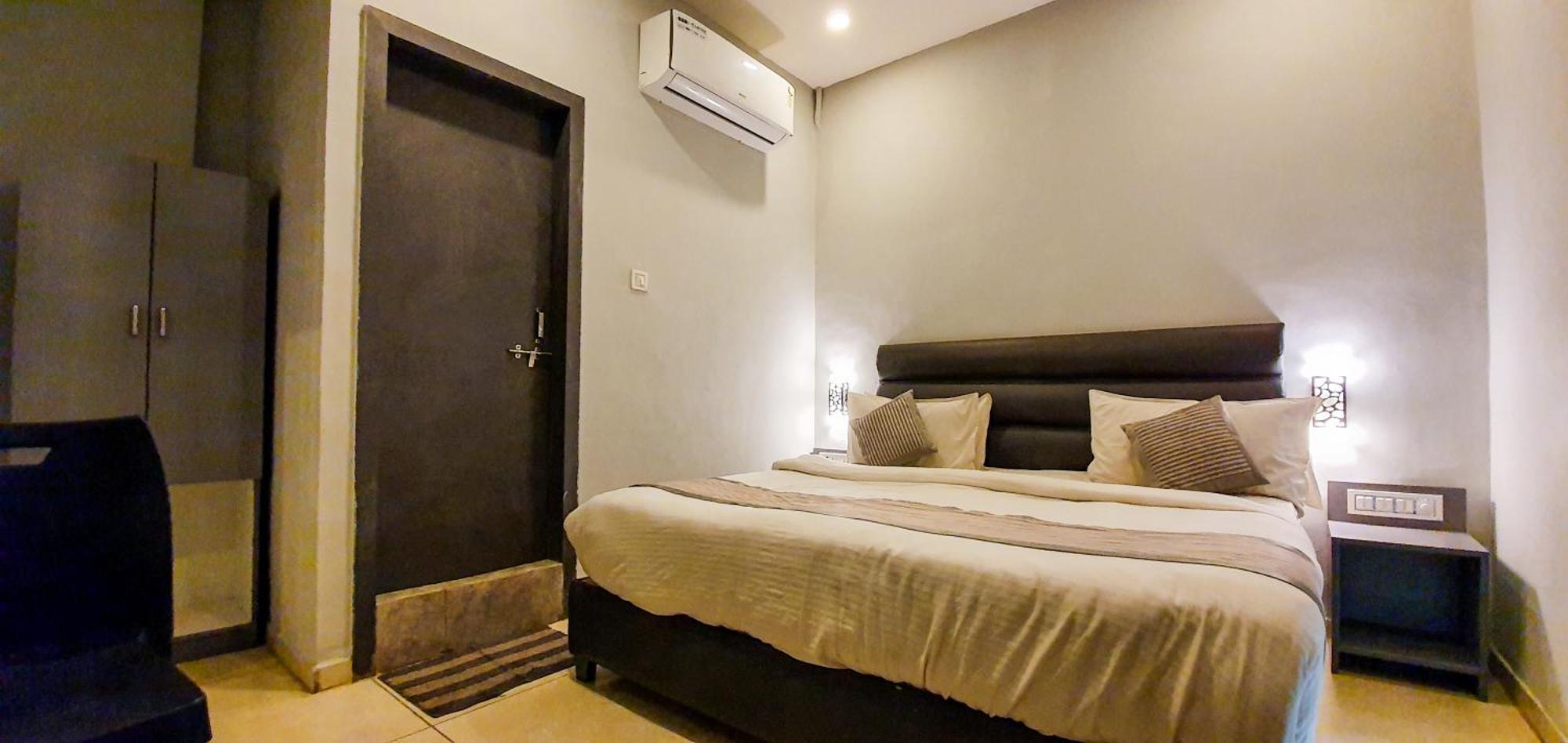 Nova Hotel New Crossroad Rajkot Exterior photo