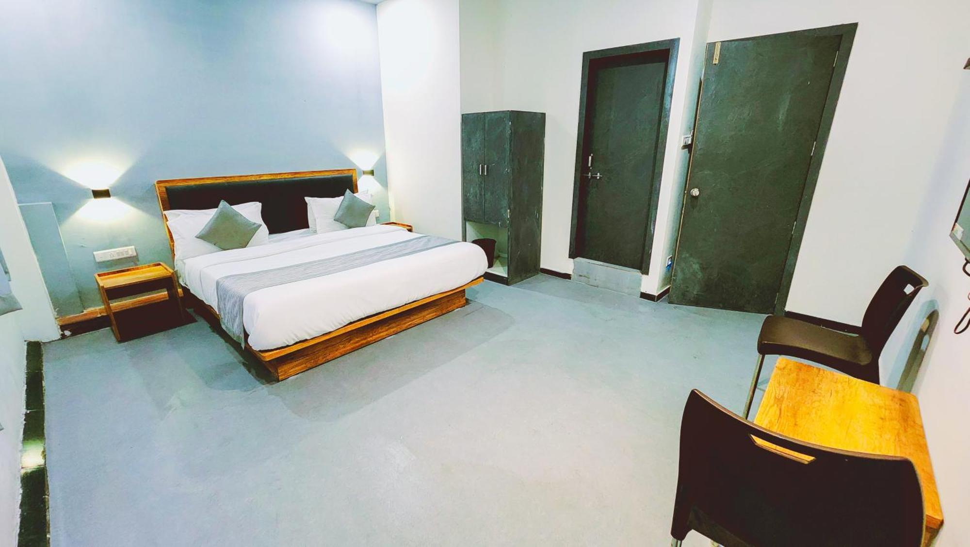 Nova Hotel New Crossroad Rajkot Exterior photo